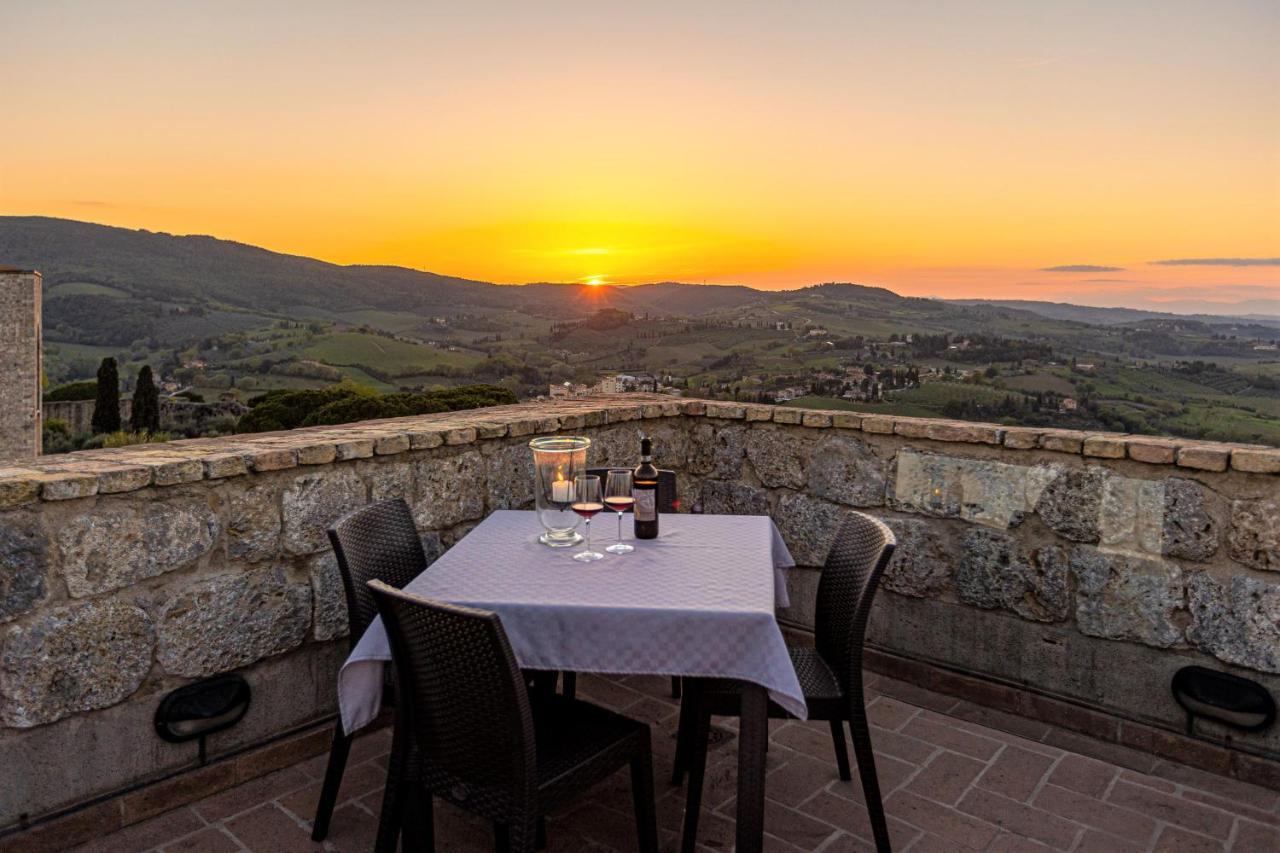 Torre Salvucci Maggiore Medieval Tower Experience San Gimignano Bagian luar foto